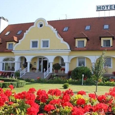 Barokk Hotel Hegyeshalom Dış mekan fotoğraf