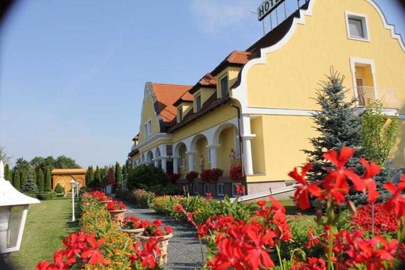 Barokk Hotel Hegyeshalom Dış mekan fotoğraf