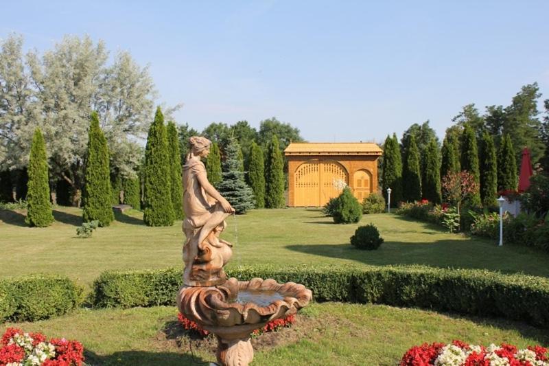 Barokk Hotel Hegyeshalom Dış mekan fotoğraf