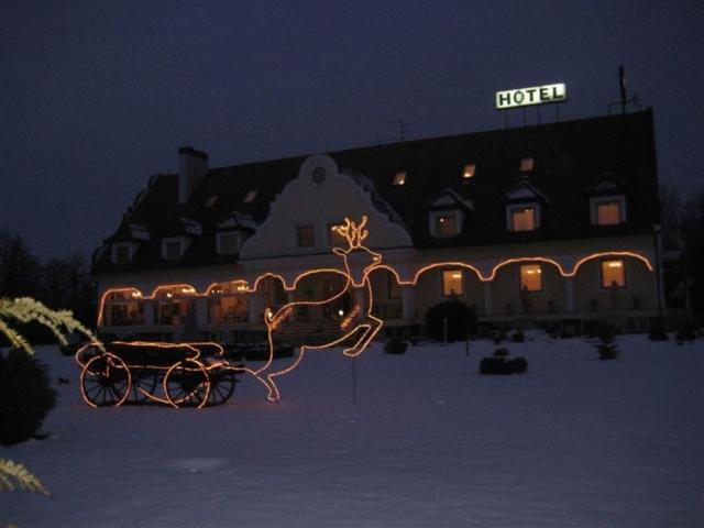 Barokk Hotel Hegyeshalom Dış mekan fotoğraf