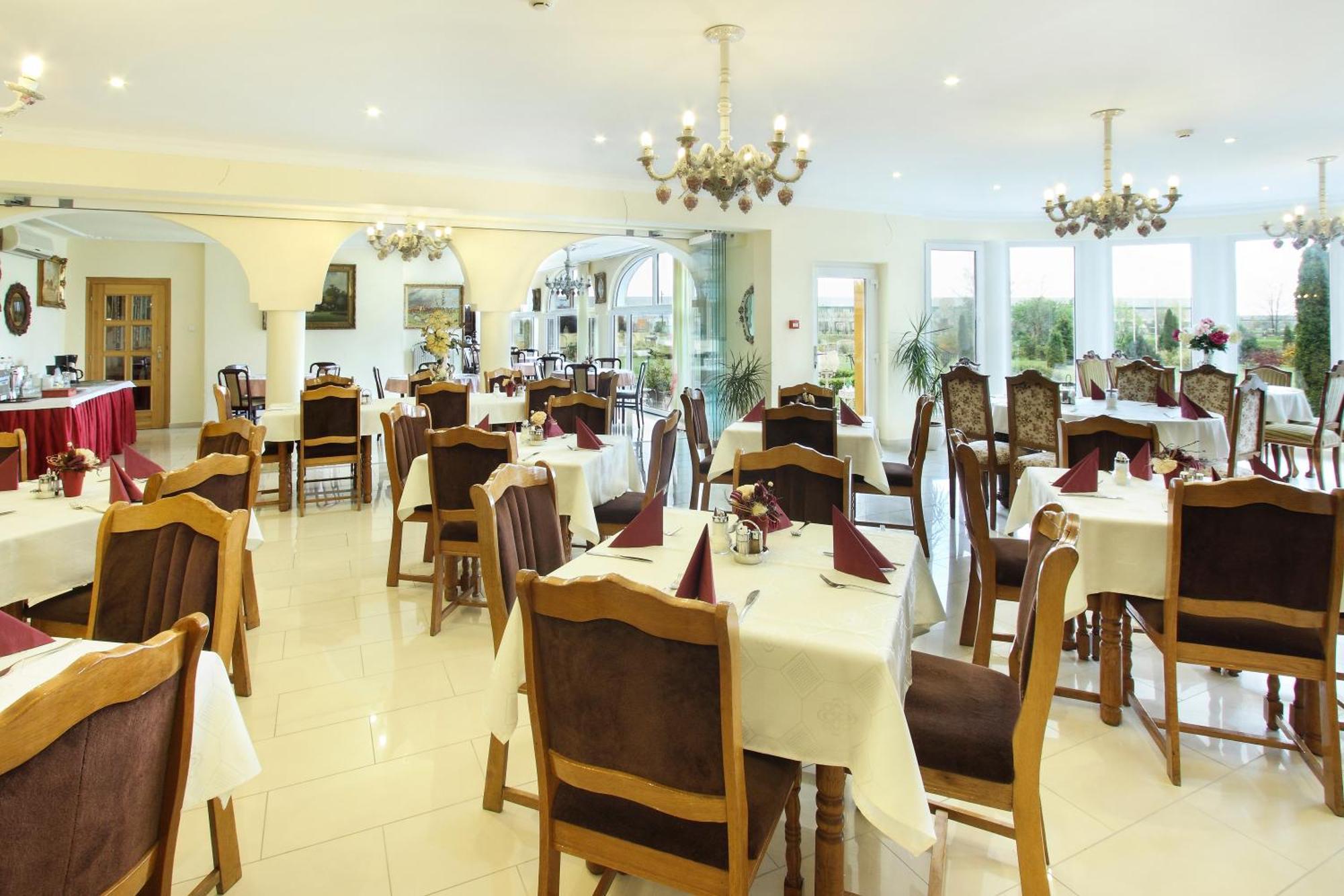 Barokk Hotel Hegyeshalom Dış mekan fotoğraf