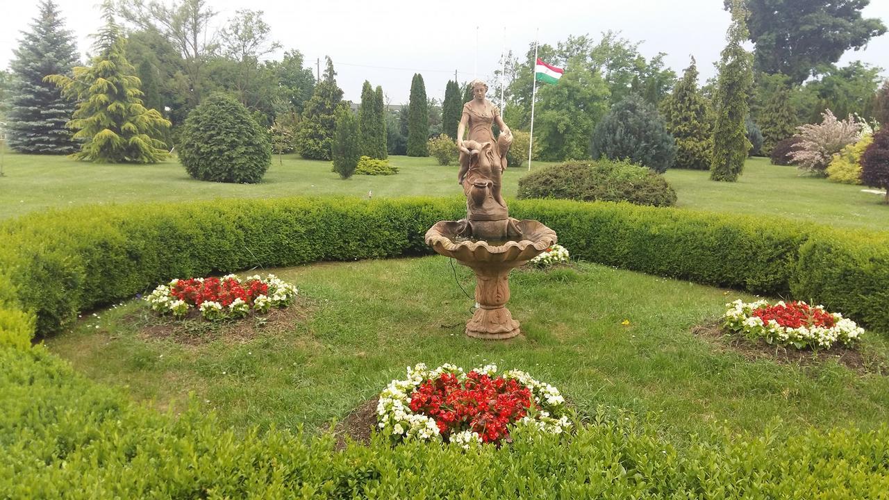 Barokk Hotel Hegyeshalom Dış mekan fotoğraf